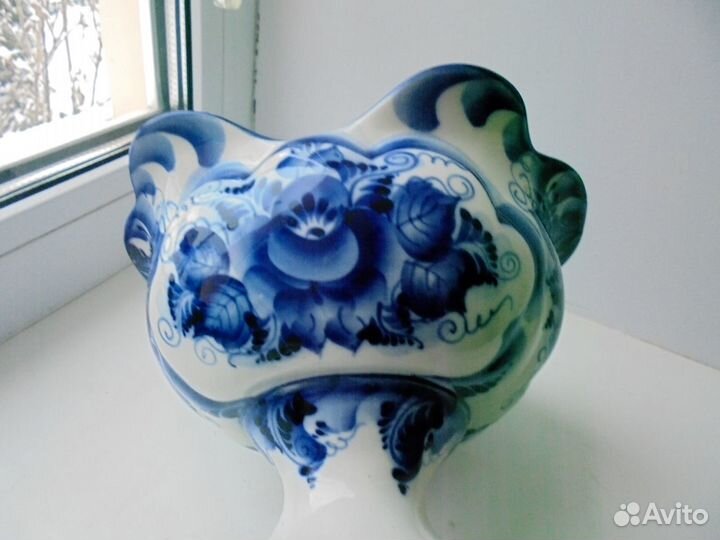 Фарфор Гжель авторство Конфетница на ножк выс 13см