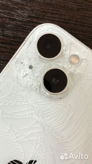 Замена заднего стекла iPhone и гравировка Macbook