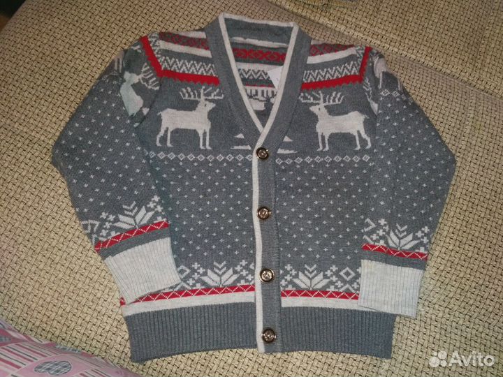 Детский свитер с оленями новогодний