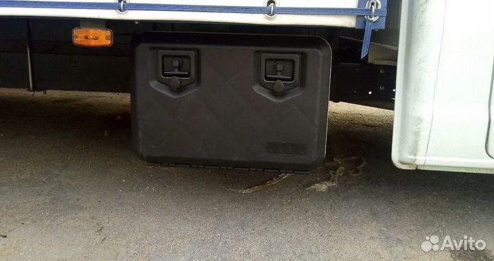 Инструментальный ящик пластиковый с замками