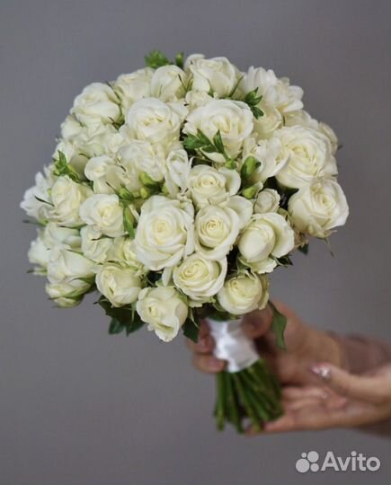 Букет невесты из кустовых роз