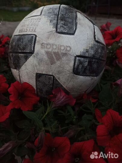 Футбольный мяч adidas telstar fifa 2018