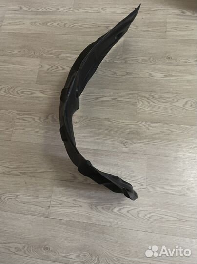 Подкрылки передний левый toyota avensis 1