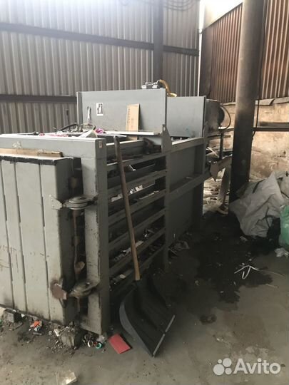 Пресс горизонтальный для макулатуры