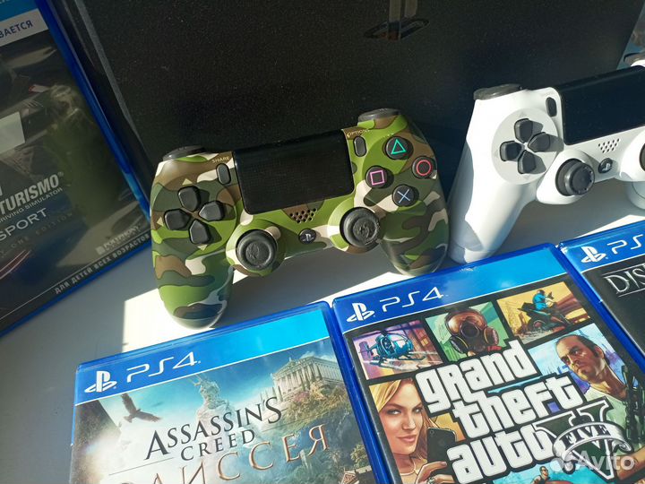 Sony PlayStation 4 slim + 2 геймпада + диски