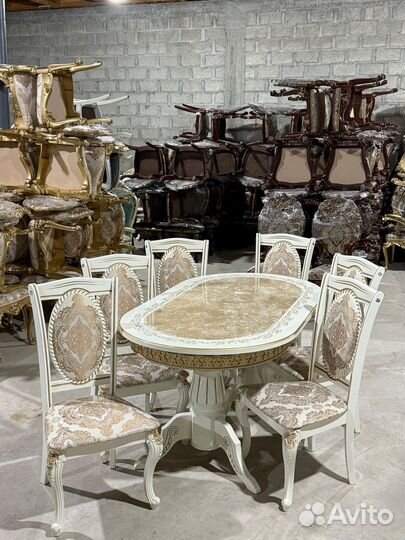 Стол со стульями