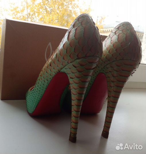 Туфли женские Christian Louboutin