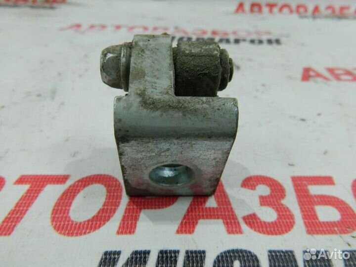 Петля двери передней правой нижняя для Skoda Fabia