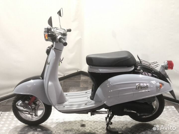 Скутер Suzuki Verde