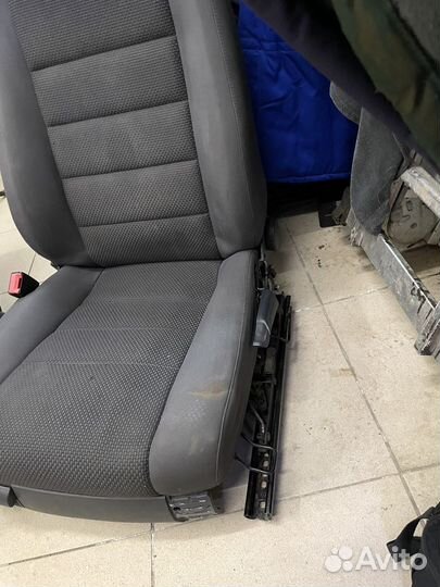 Передние сидения на Wolksvagen Tuareg