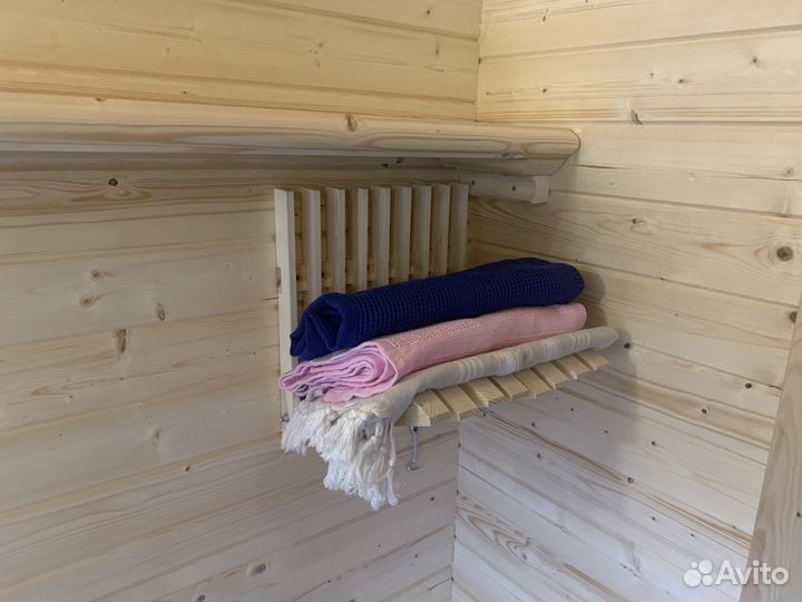 Полка-вешалка