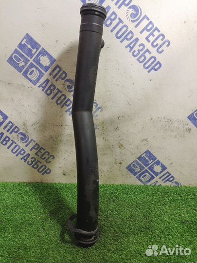 Патрубок системы охлаждения Volkswagen Golf 5