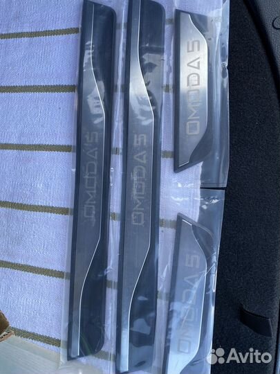 Накладки на пороги omoda