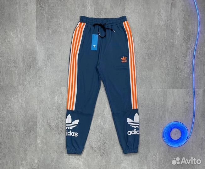 Спортивные штаны adidas