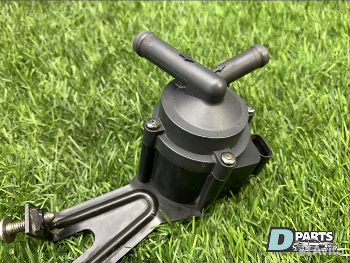 Помпа Bmw 7-Series F01 N63B44