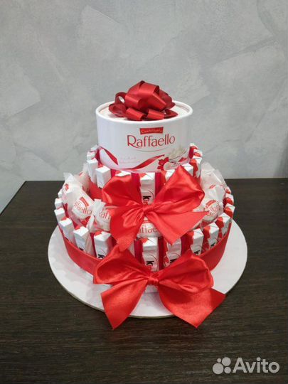 Торт, букет из конфет, сладкий подарок