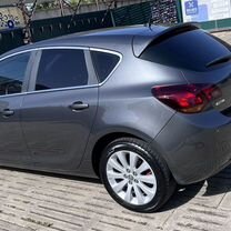 Opel Astra 1.6 MT, 2011, 231 500 км, с пробегом, цена 875 000 руб.