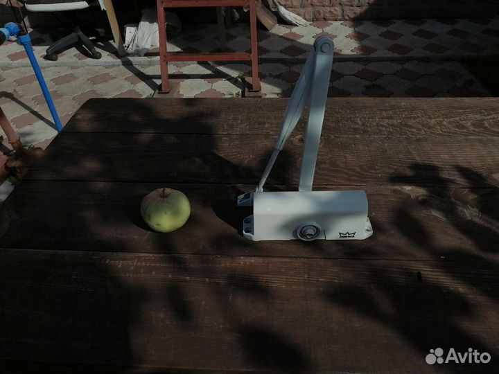 Доводчик для двери