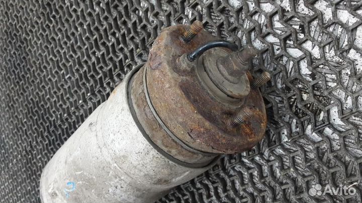 Стойка амортизатора переднего правого Land Rover D