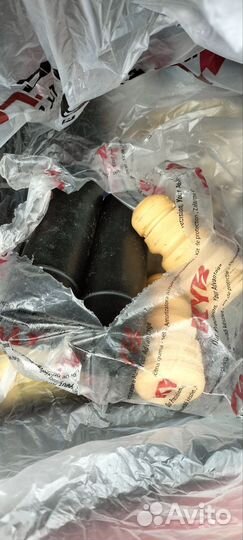 Комплект пылезащитный KYB