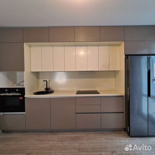 Кухня прямая до потолка