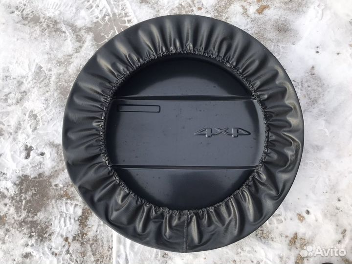 Колпак запасного колеса