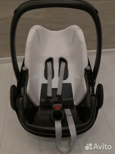 Автолюлька Maxi-Cosi Pebble и база FamilyFix