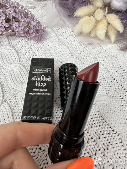 Kat von d studded kiss помада