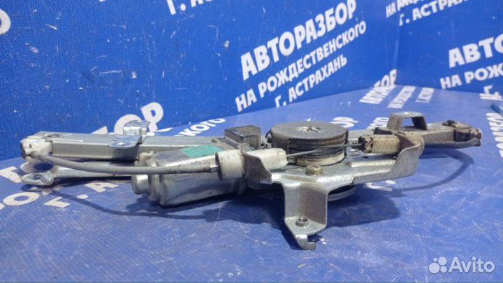 Задний правый стеклоподъемник Nissan X-Trail T30