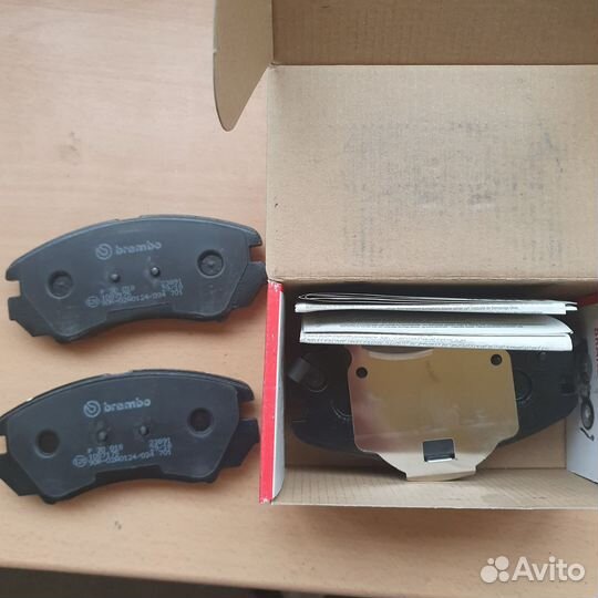 Тормозные колодки brembo передние р30018