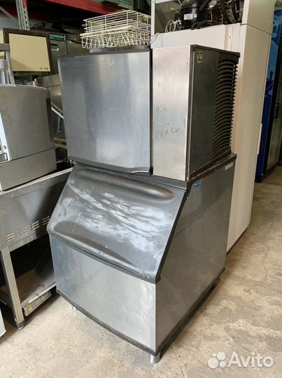 Льдогенератор с бункером кубиковый лед