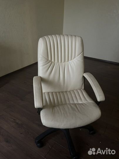 Продается офисное кресло