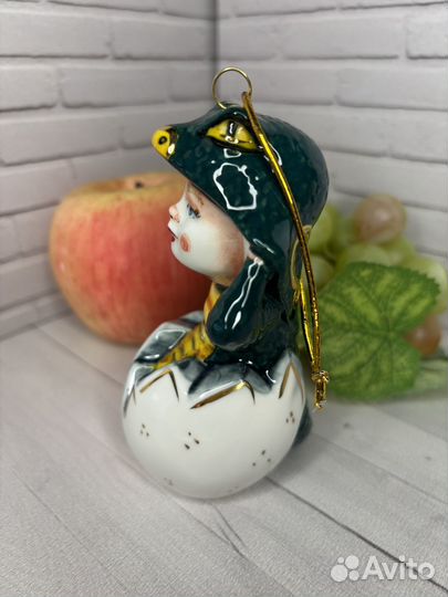 Малыш в костюме змейки Лефортовский фарфор