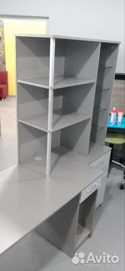 Компьютерный стол с полочками бу