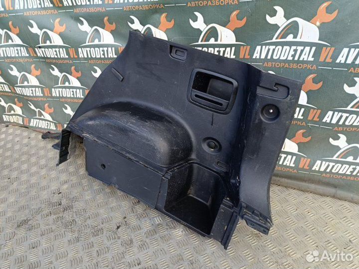 Обшивка багажника правая Kia Carens минивэн G4KA