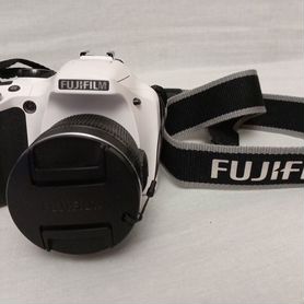 Зеркальный фотоаппарат Fugifilm Finepix SL 300