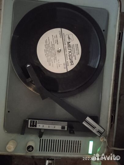 Проигрыватель винила времён СССР 