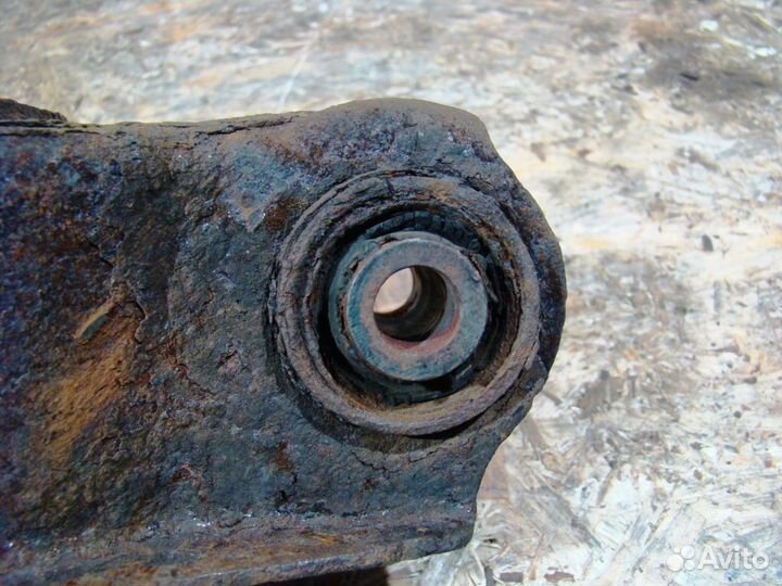 Peugeot 4007 Рычаг задний нижний левый