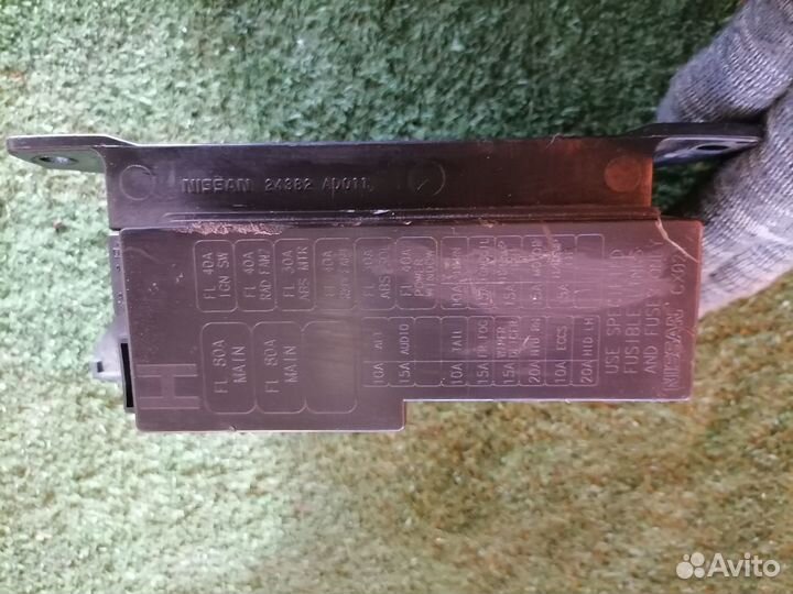 Блок предохранителей 24380AD000 Nissan Serena C24