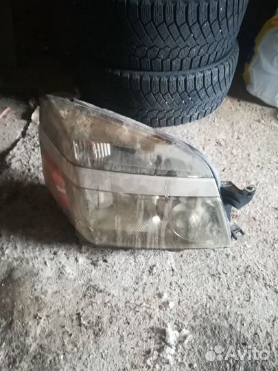 Фары Toyota Voxy AZR 60, 65 рестайлинг 2005 год, н