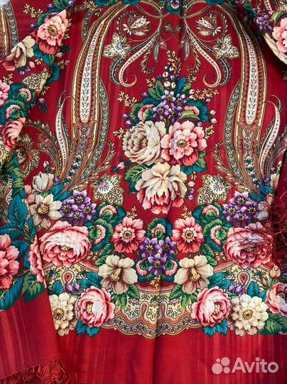 Павловопосадакий платок. Именинница