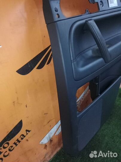 Обшивка боковой двери задняя правая Volkswagen