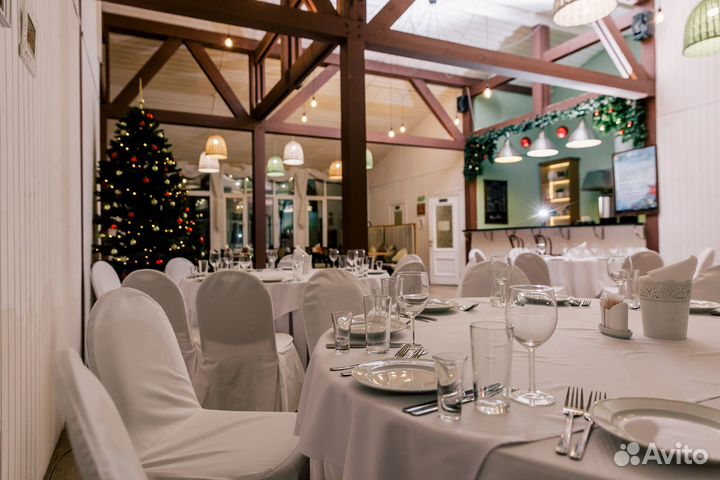 Банкетный зал ресторан для торжеств на берегу озер