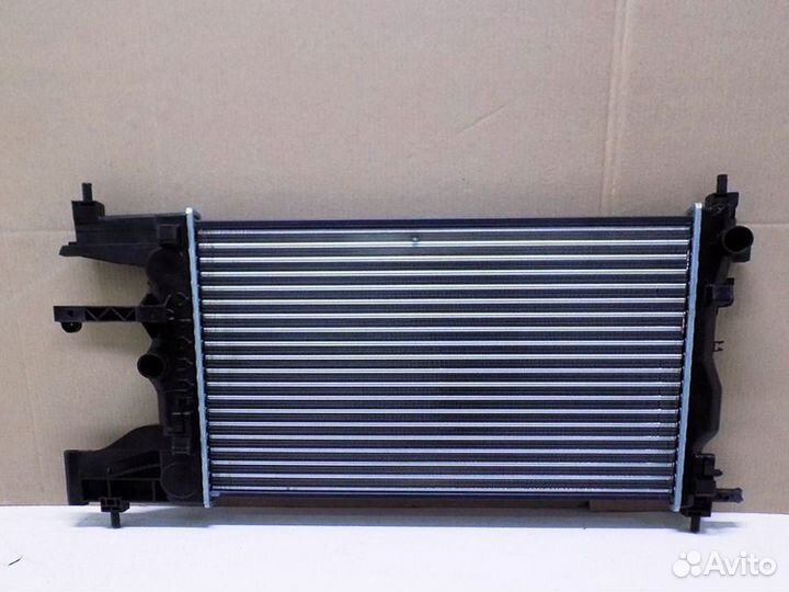 Радиатор охлаждения Опель Астра J g джей 2010 - нв