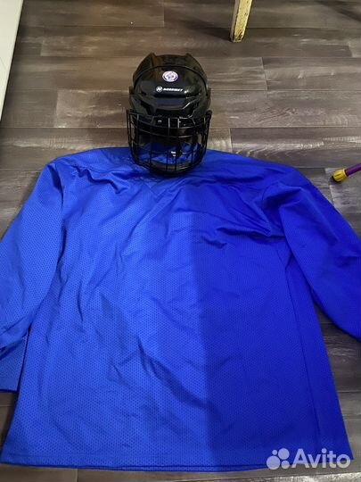 Хоккейный шлем