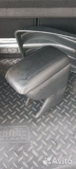 Подлокотник