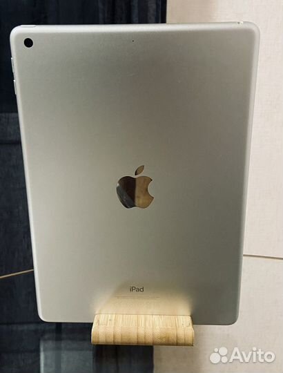 Apple iPad (5-го поколения) 2017 Silver 32Gb