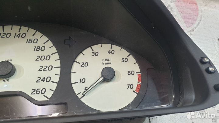 Приборная панель на на Mercedes W208 CLK