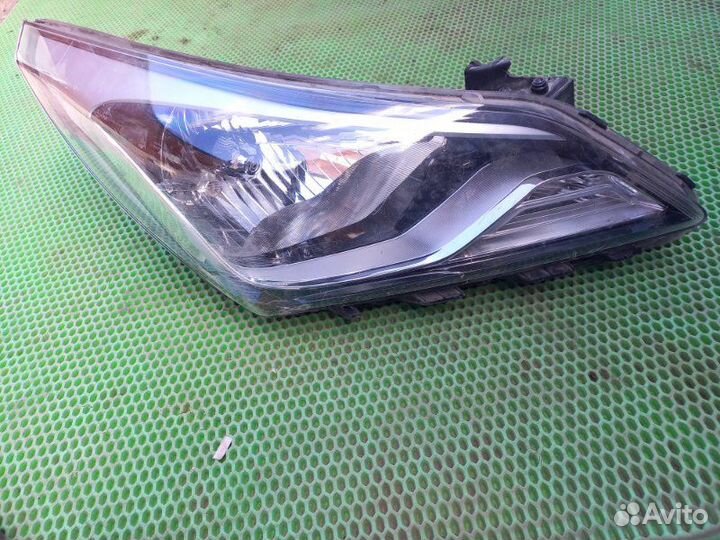Фара правая Hyundai Solaris 2