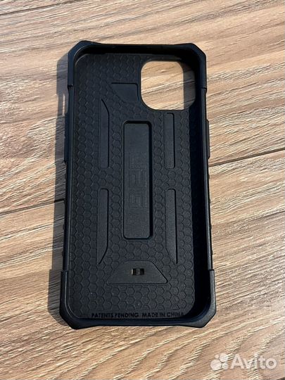 Чехол на iPhone 13